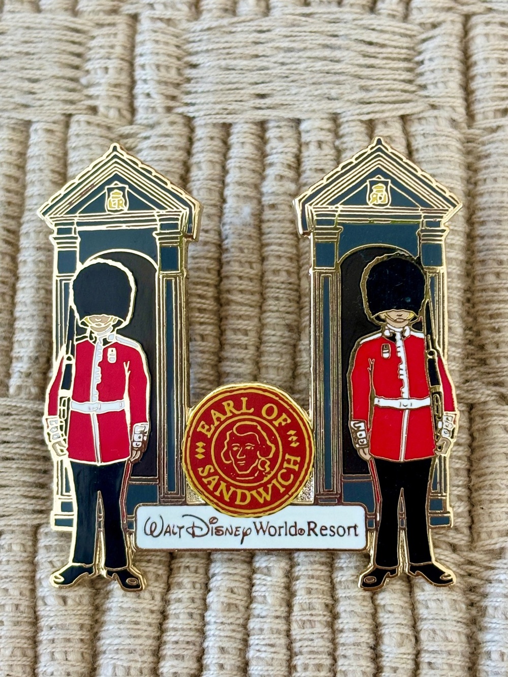 DISNEY 2004 *Rare* LE 750 King’s Guard Earl of Sandwich at Walt Disney World Pin